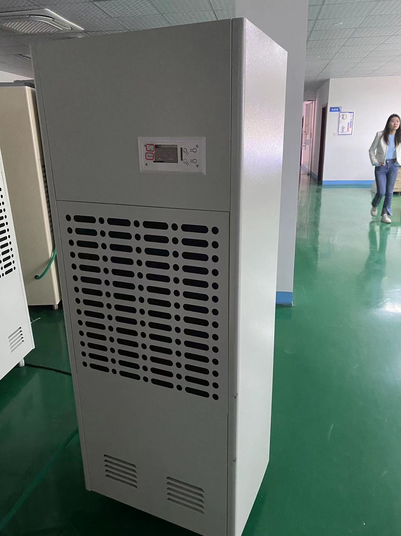 环保型智能电脑除湿机